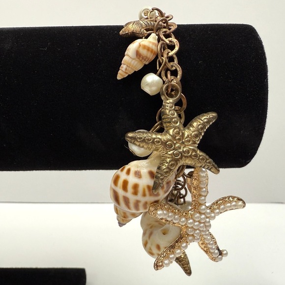 Coastal Seashell Charm Bracelet Gold Tone Starfish Pearl Beach Nautical Sz 6.5 - Picture 1 of 5